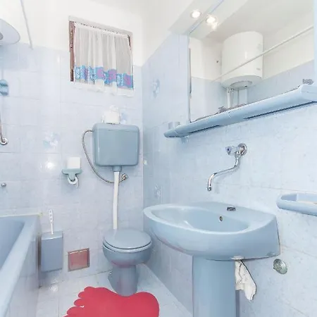 Maksim 아파트 로고즈니차