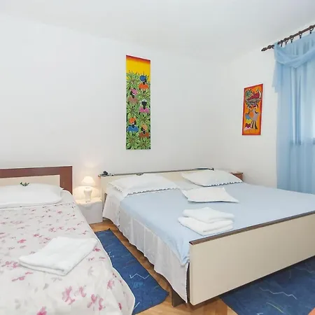 아파트 Maksim 로고즈니차