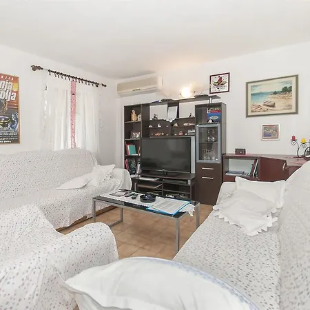 Maksim 아파트 로고즈니차